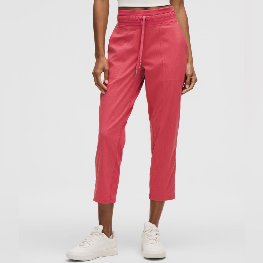 Lululemon Dance Studio MR Crop Size 2